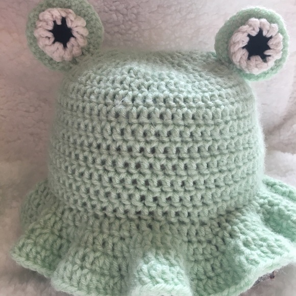 Crochet froggy bucket hat - Picture 4 of 4